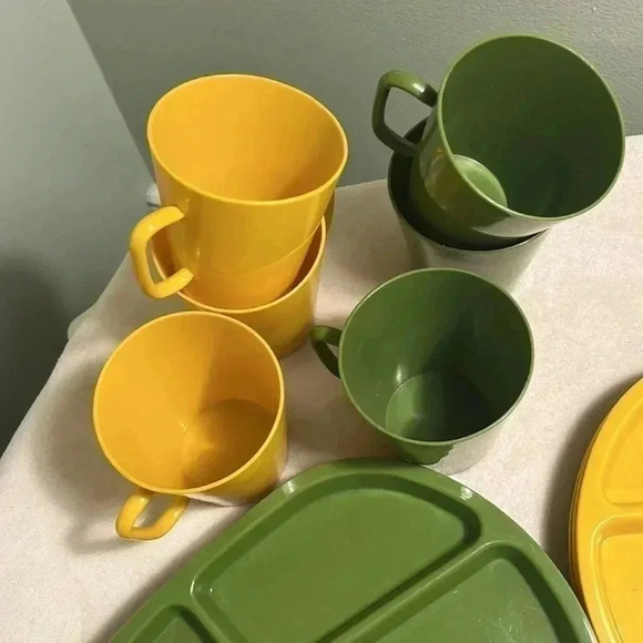 Vintage set of camping plates, cups & utensils by Basket Ville - Picture 5 of 8